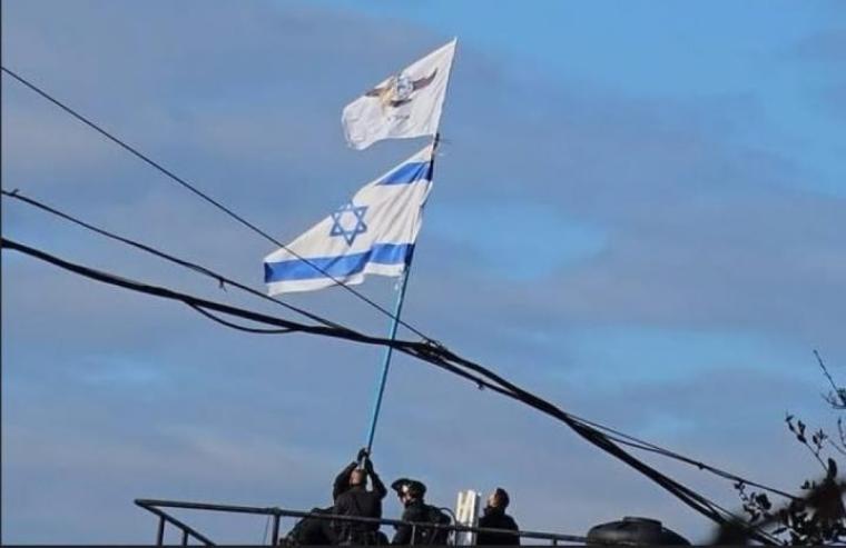 العلم الإسرائيلي فوق أنقاض "الأونروا".. تصعيد يحاول محو الحق الفلسطيني في القدس